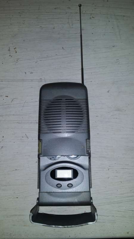 VINTAGE PORTABLE  BATTERY AM / FM CLOCK RADIO UK