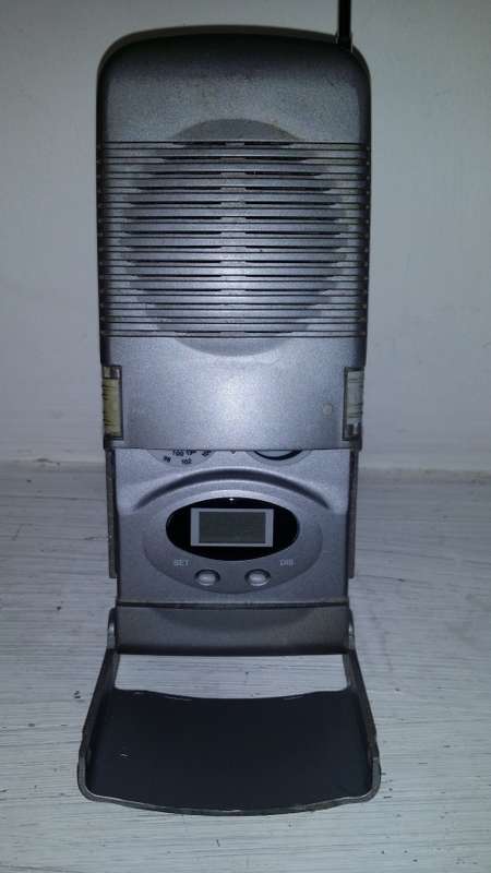 VINTAGE PORTABLE  BATTERY AM / FM CLOCK RADIO UK