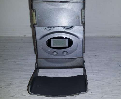 VINTAGE PORTABLE  BATTERY AM / FM CLOCK RADIO UK