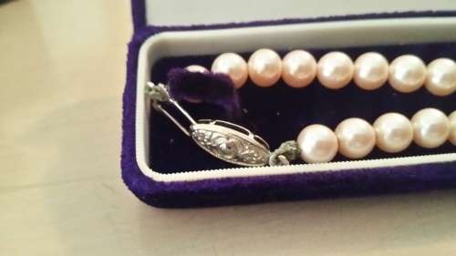 STRING OF NATURAL PEARLS 38CM