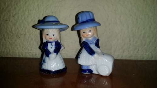 Two Small Figurines 7 cm