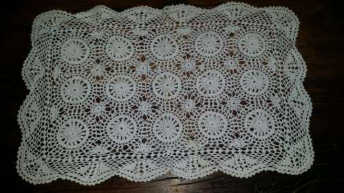 CROCHET  TABLE CLOTH  43 CM X 28 CM