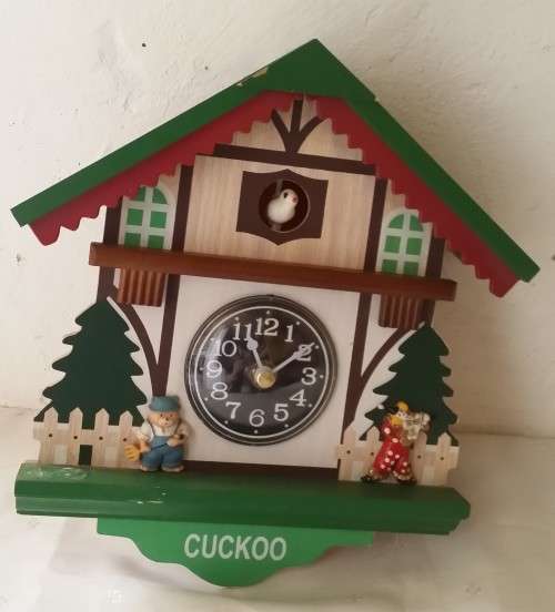 CUCKOO CLOCK NOT WORKING 22 X 28 CM