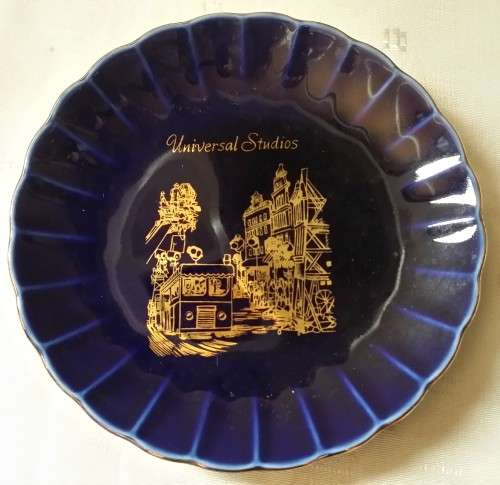 UNIVERSAL STUDIOS COBALT BLUE AND GOLD DECOR PLATE 13 CM