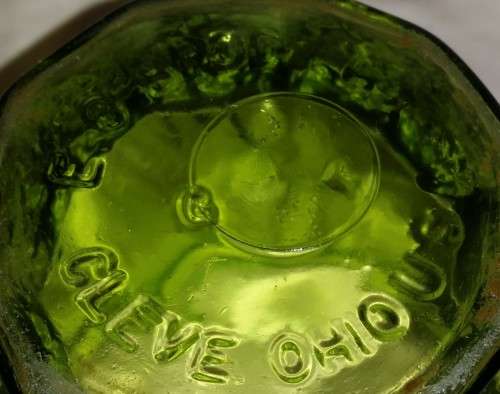 GREEN GLASS  USA VASE VINTAGE