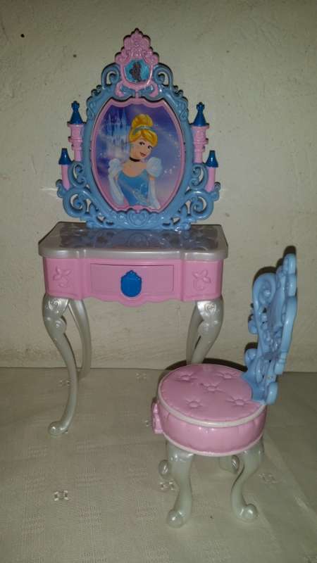 BARBIE DRESSER AND CHAIR