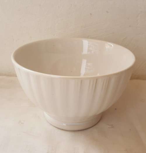 Thompson pottery bowl 15 x 9 cm