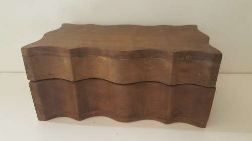 SOLID WOOD JEWELRY /  STORAGE BOX 20 X 11 X 8 CM