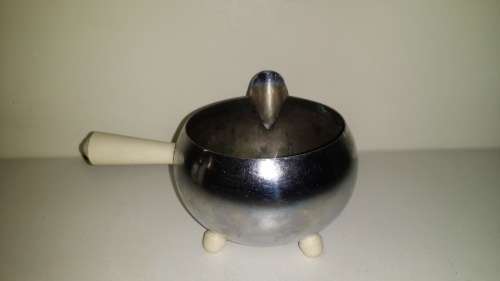 Vintage Muilk Jug / Gravy Jug  9 X 7 CM