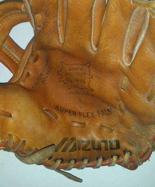 MIZUNO BASEBALL / SOFTBALL CATCING GLOVE MITT ADULT SIZE