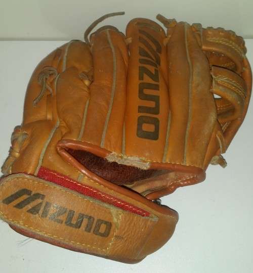 MIZUNO BASEBALL / SOFTBALL CATCING GLOVE MITT ADULT SIZE