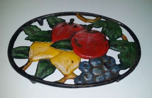 FRUIT DESIGN METAL HOT POT STAND 22 X 14 CM