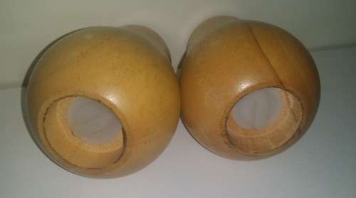 Pair salt and pepper shakers 11 x 8 cm