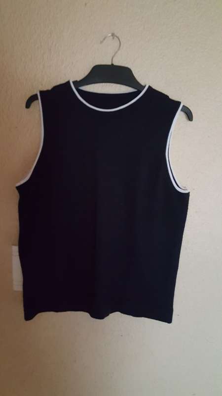 Clothing : Women`s  knitwear top