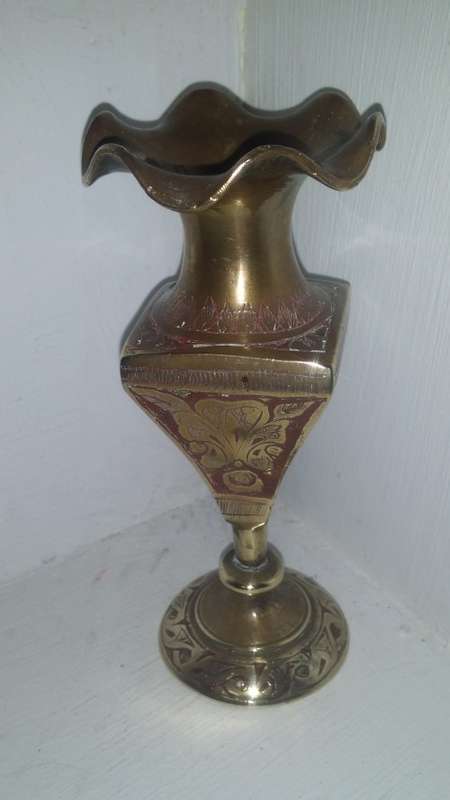 Brass  vase / candle holder India 12 cm