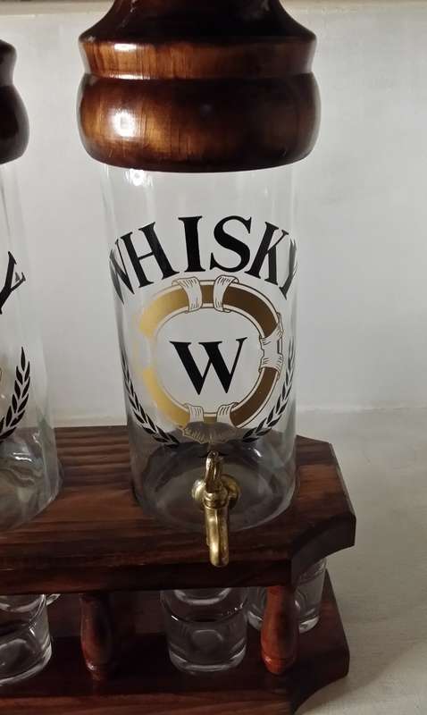 Brandy an Whisky Tap Decanter with Six Tot Glasses