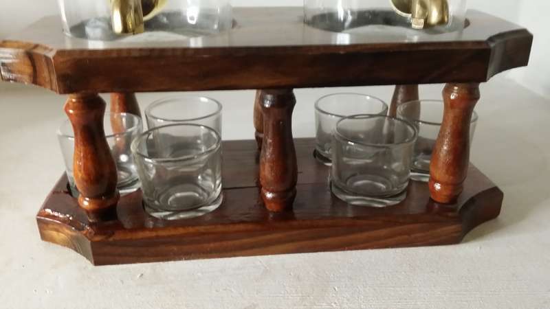 Brandy an Whisky Tap Decanter with Six Tot Glasses