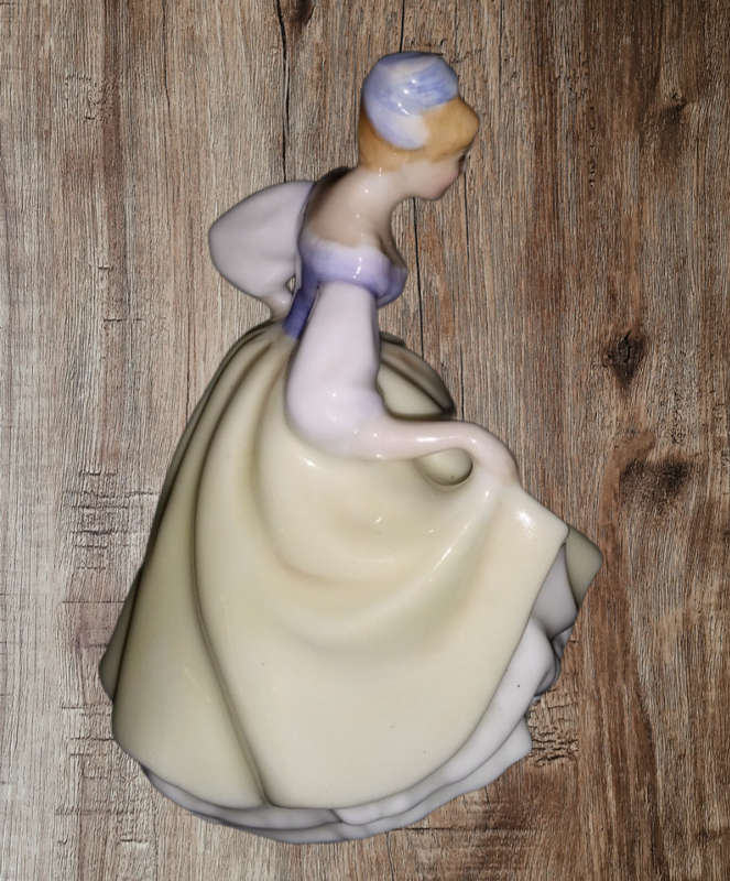 Royal Doulton Fair Lady Figurine 1962 - 10 cm