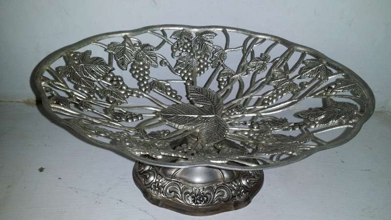 Metal Pedestal Fruit Bowl 15 x 11 cm