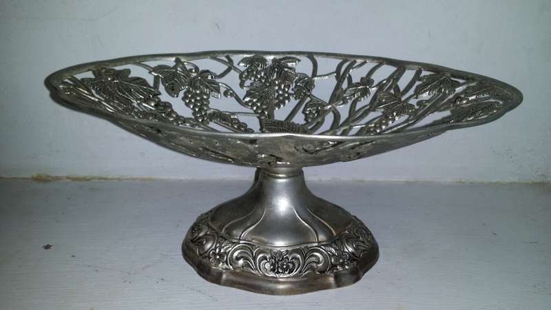 Metal Pedestal Fruit Bowl 15 x 11 cm