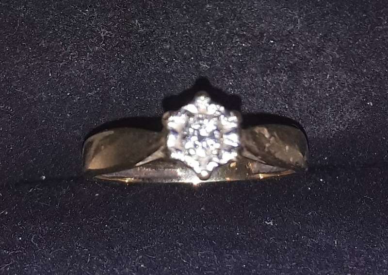 9ct Gold Diamond Ring
