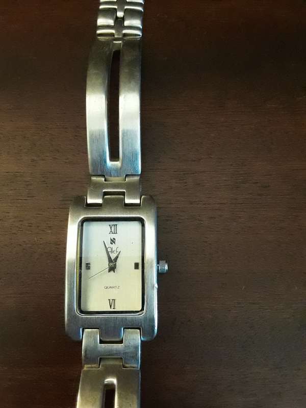 Watches -   Ladies Watch in working condition