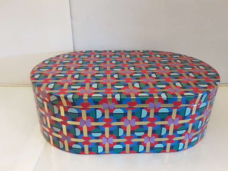 Red and White Tin 19 x 6 x 12 cm