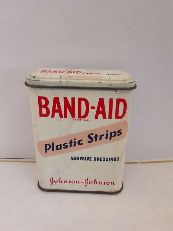 Band - Aid tin 7 x 9 x 3 cm