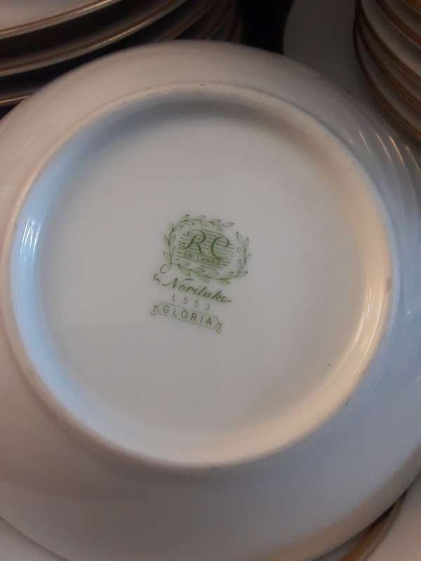 Noritake Gloria Dinner Set and Tea with Gold Trim  Set 56 piece