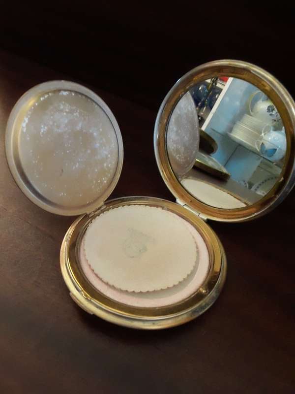 Vintage Powder Compactum Stratton England 9 cm