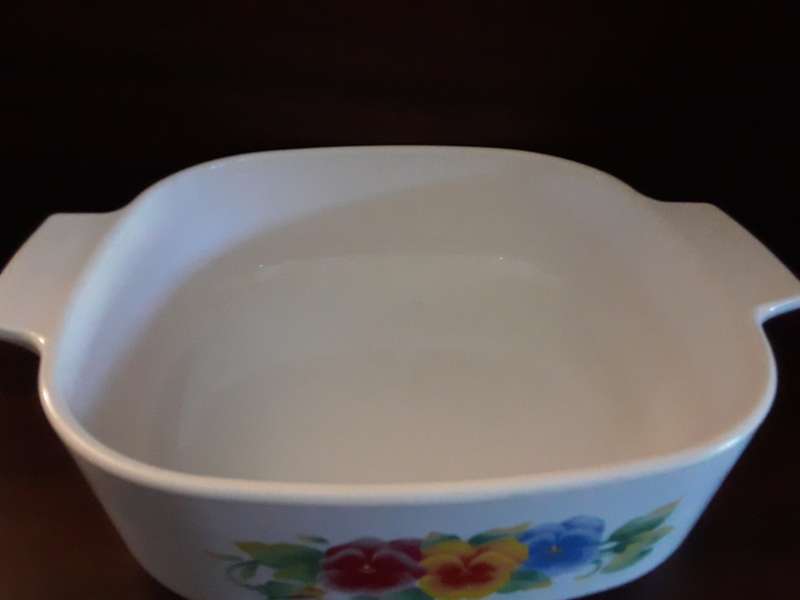 Corning ware Corningware USA Flower Design  Lidded Dish 20 cm x 20 cm x 6 cm