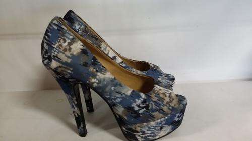 LADIES SIZE 4 HIGH HEEL SHOES