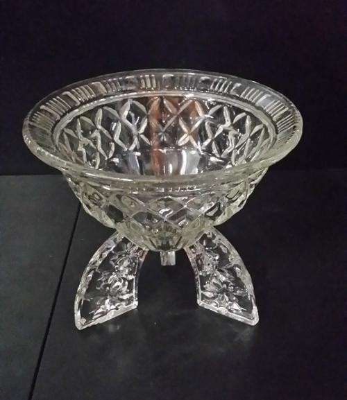 VINTAGE GLASS BOWL ON 3 LEGS