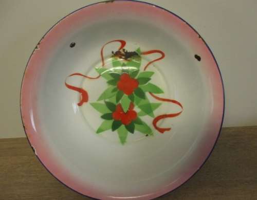 Two vintage enamel dishes.