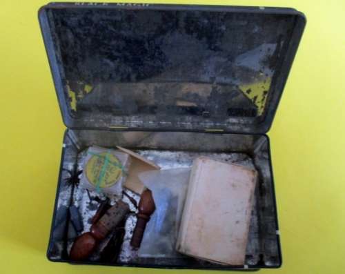 A lot vintage fishing tackle stuff in a very old "Black Magic" tin