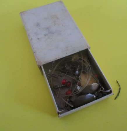 A lot vintage fishing tackle stuff in a very old "Black Magic" tin