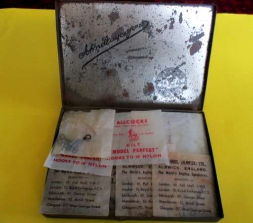 A lot vintage fishing tackle stuff in a rare very old "Players Navy Cut"  cigarette tin.
