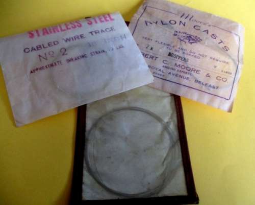 A lot vintage fishing tackle stuff in a rare very old "Players Navy Cut"  cigarette tin.