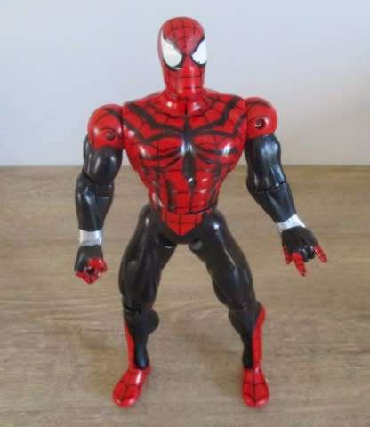 Spiderman Action Figure !! Toy Biz 1997. Nice size !!!