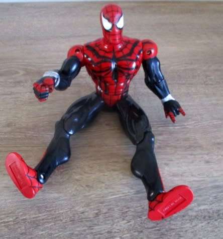 Spiderman Action Figure !! Toy Biz 1997. Nice size !!!