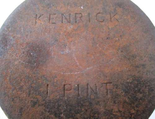 Vintage Kenrick 1 pint Carpenters Glue Pot. Complete. Vintage condition.