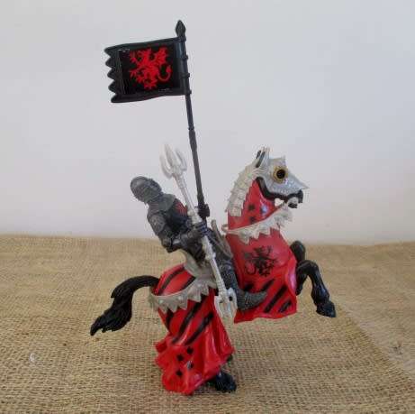 Vintage & Vintage. Vintage Medieval Knights Horse & Vintage Red Lion Knight Chap Mei
