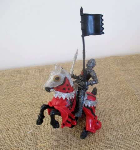 Vintage & Vintage. Vintage Medieval Knights Horse & Vintage Red Lion Knight Chap Mei