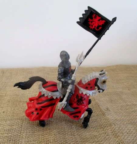 Vintage & Vintage. Vintage Medieval Knights Horse & Vintage Red Lion Knight Chap Mei