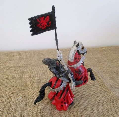 Vintage & Vintage. Vintage Medieval Knights Horse & Vintage Red Lion Knight Chap Mei
