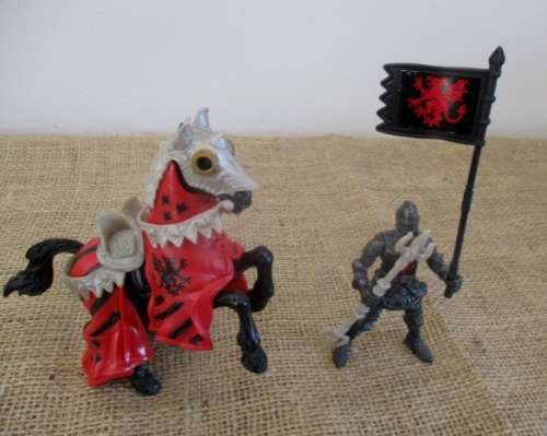Vintage & Vintage. Vintage Medieval Knights Horse & Vintage Red Lion Knight Chap Mei
