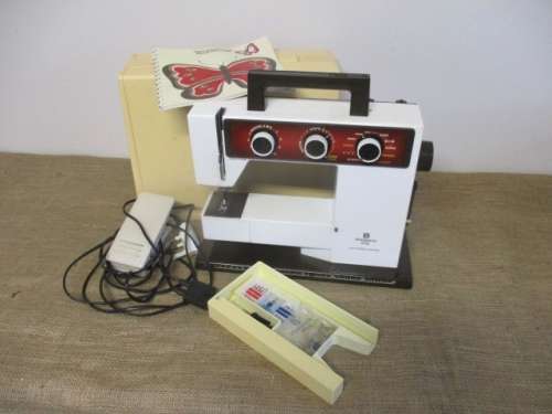 Vintage Husqvarna 5710 Portable Sewing Machine   Electronic Control   Sweden   With Foot Control