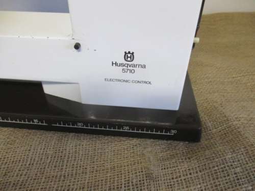 Vintage Husqvarna 5710 Portable Sewing Machine   Electronic Control   Sweden   With Foot Control