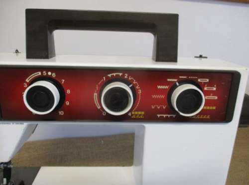 Vintage Husqvarna 5710 Portable Sewing Machine   Electronic Control   Sweden   With Foot Control