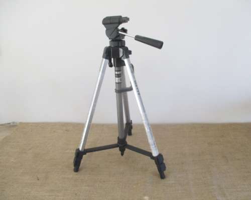 Brand New !!!!   Handy Sized Minolta MX 777 Tripod In Original Carton Container   MIB
